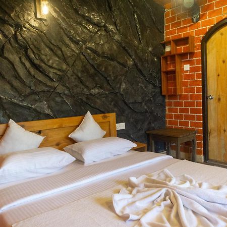 Hobbit Hole Hideaway Bed & Breakfast Ella Eksteriør bilde