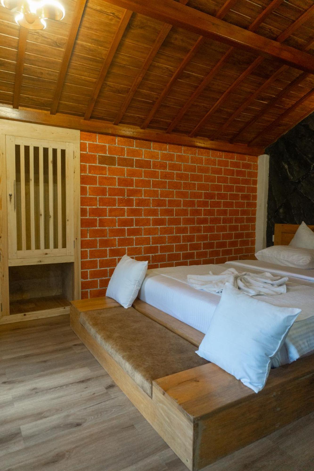 Hobbit Hole Hideaway Bed & Breakfast Ella Eksteriør bilde