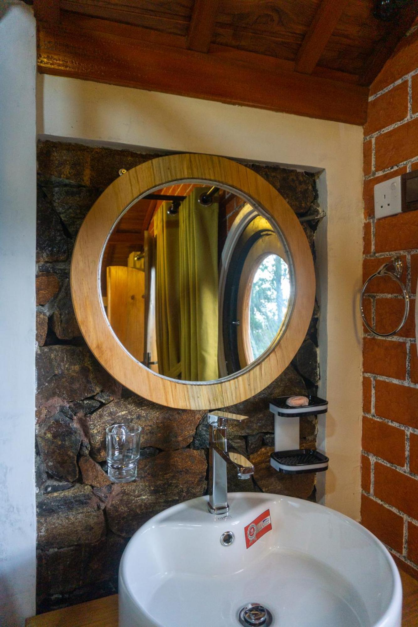 Hobbit Hole Hideaway Bed & Breakfast Ella Eksteriør bilde