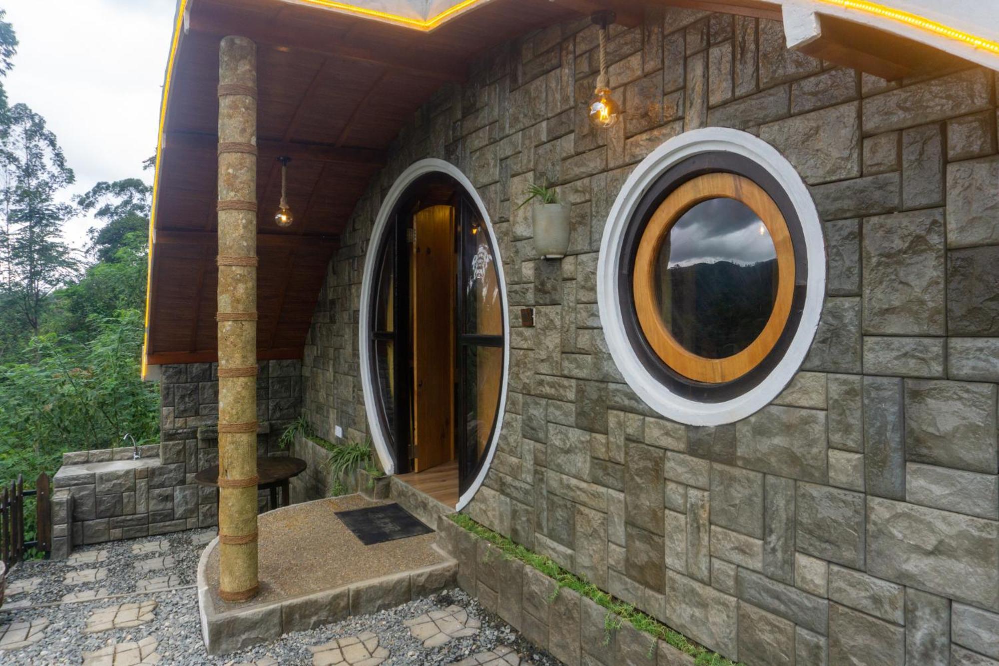 Hobbit Hole Hideaway Bed & Breakfast Ella Eksteriør bilde