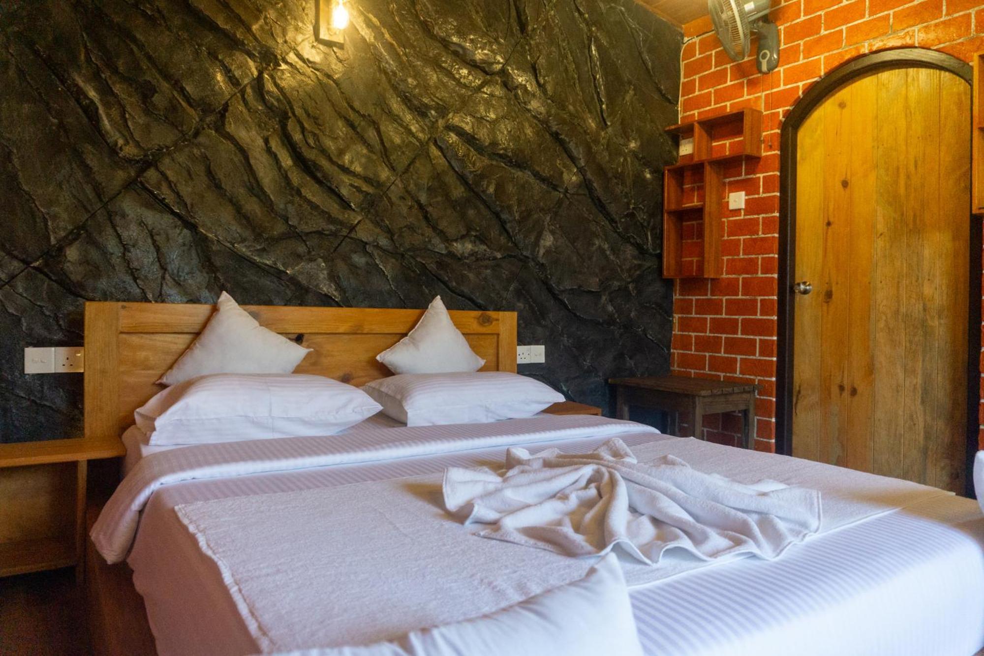 Hobbit Hole Hideaway Bed & Breakfast Ella Eksteriør bilde