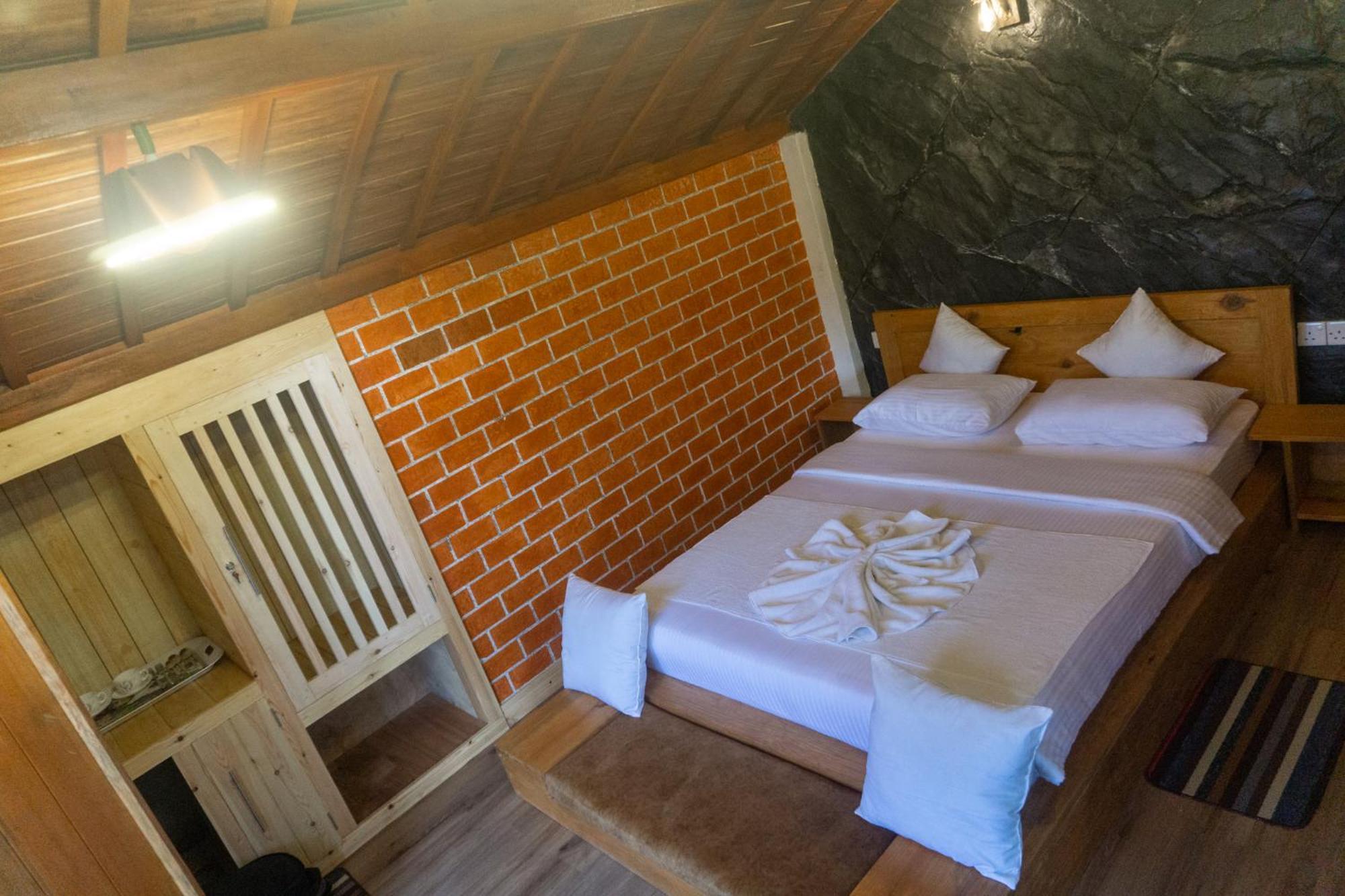 Hobbit Hole Hideaway Bed & Breakfast Ella Eksteriør bilde