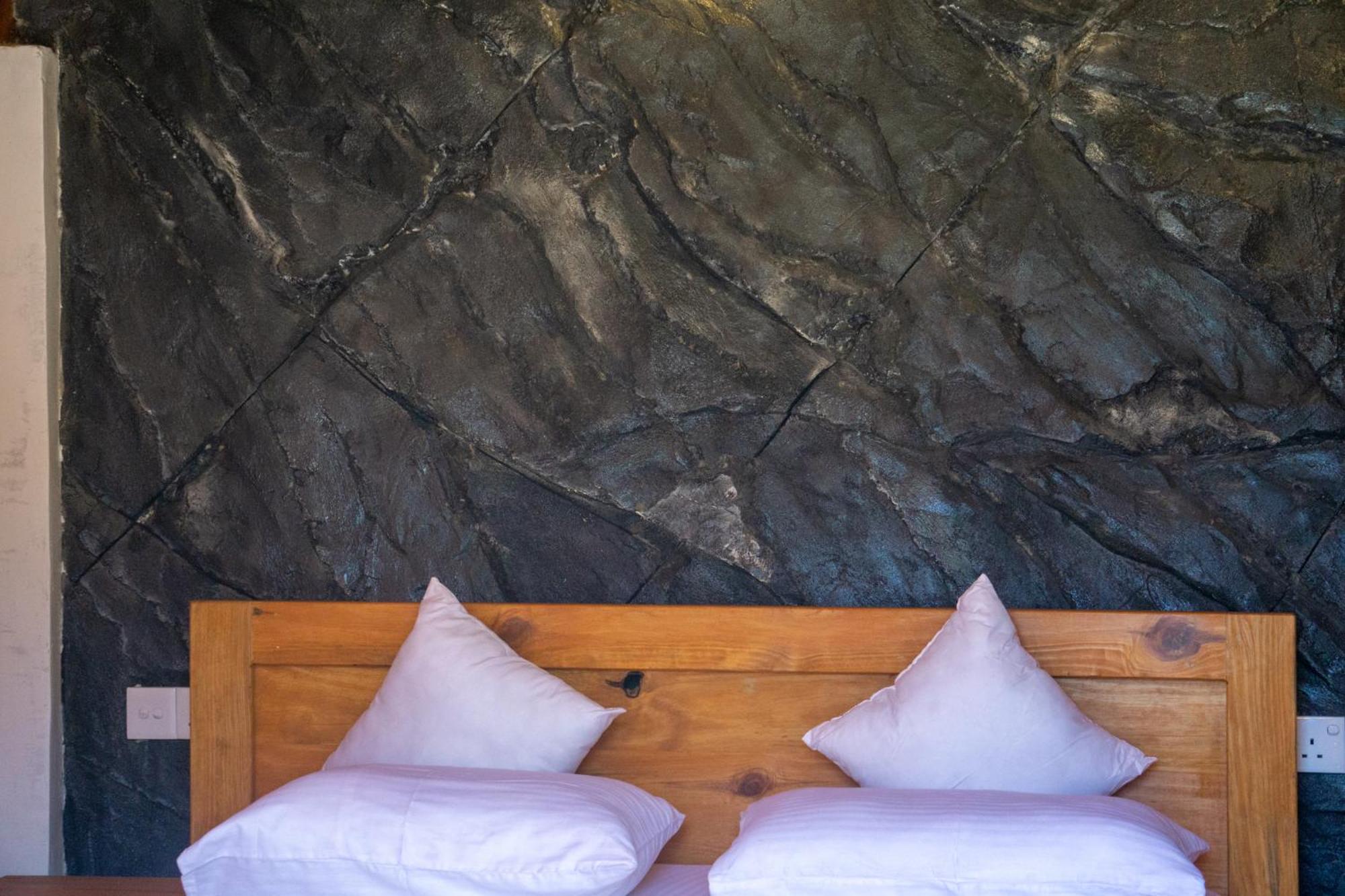 Hobbit Hole Hideaway Bed & Breakfast Ella Eksteriør bilde