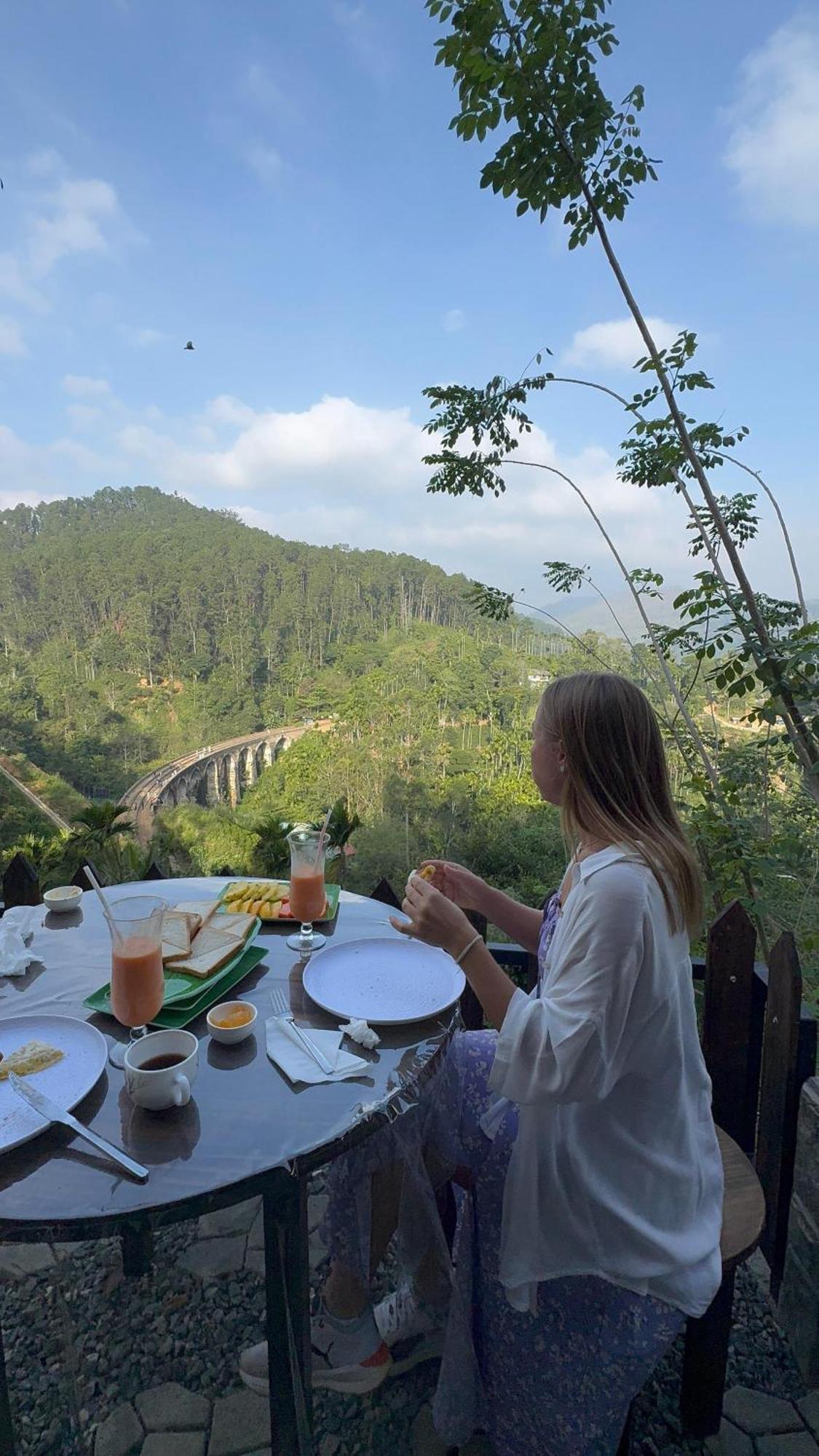 Hobbit Hole Hideaway Bed & Breakfast Ella Eksteriør bilde